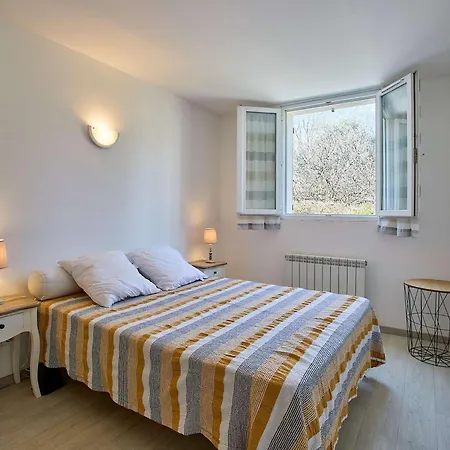 Apartmán T3 4 Pers. Avec Terrasse, Wifi, Parking, Animaux Admis - Fr-1-841-58