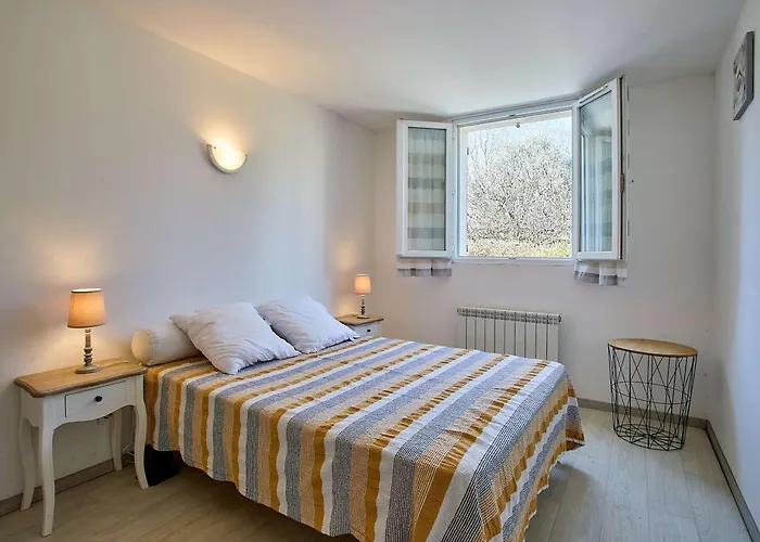 Lejlighed T3 4 Pers. Avec Terrasse, Wifi, Parking, Animaux Admis - Fr-1-841-58